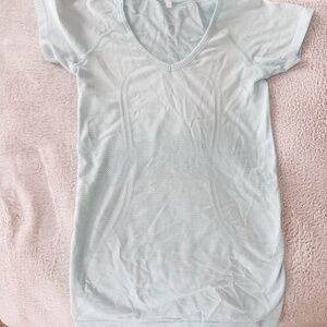LULULEMON ICY BLUE Short sleeve top size 4